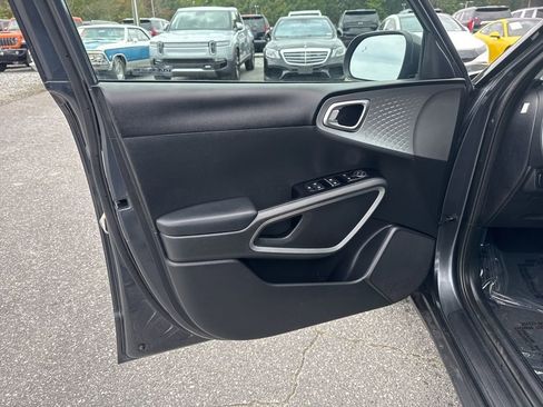 Used 2023 Kia Soul LX w/ Option Group 015 image 21