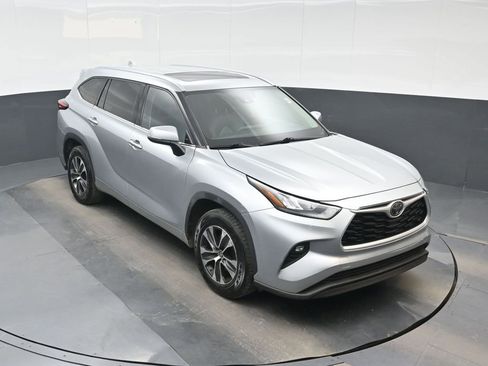 Used 2020 Toyota Highlander XLE FWD image 24