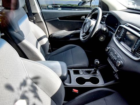 Used 2018 Kia Sorento FWD image 19