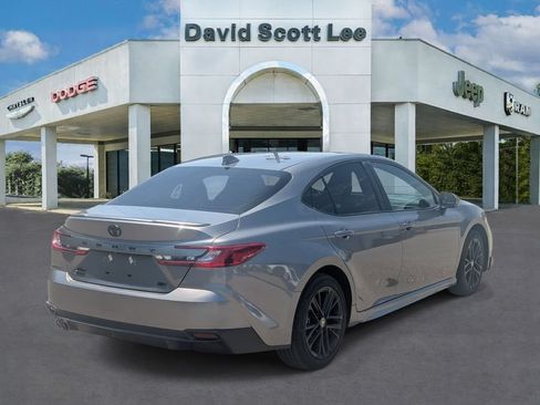 Used 2025 Toyota Camry SE AWD/4WD image 31