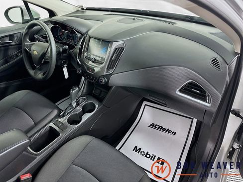 Used 2018 Chevrolet Cruze LT image 25