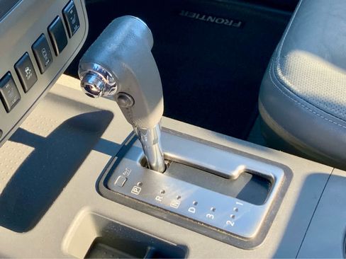 Used 2018 Nissan Frontier SL image 48