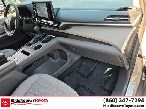 Used 2022 Toyota Sienna LE AWD/4WD image 36