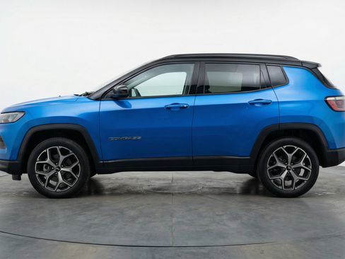 Used 2025 Jeep Compass Limited image 11