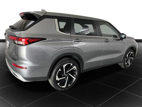 Used 2023 Mitsubishi Outlander SE FWD image 5