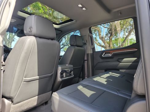Used 2023 GMC Sierra 1500 Denali w/ Denali Reserve Package AWD/4WD image 12