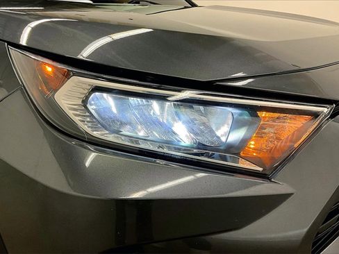 Used 2021 Toyota RAV4 XLE Premium image 30