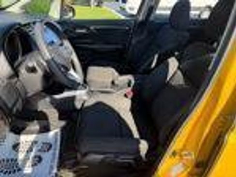 Used 2018 Honda Fit EX image 9