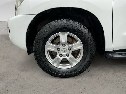 Used 2014 Toyota Sequoia SR5 AWD/4WD image 9