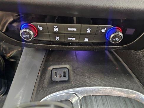 Used 2019 Buick Enclave Essence FWD image 25