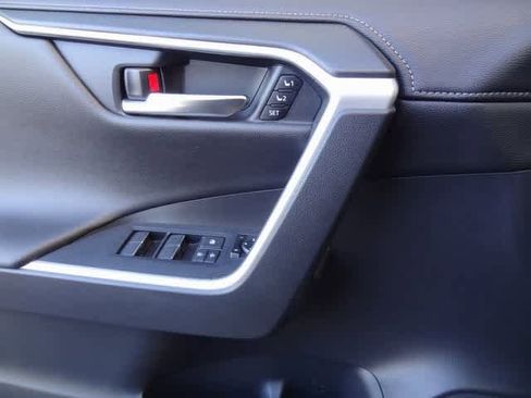 Used 2020 Toyota RAV4 Limited image 18