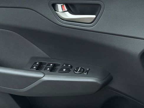 Used 2019 Hyundai Accent SE FWD image 32