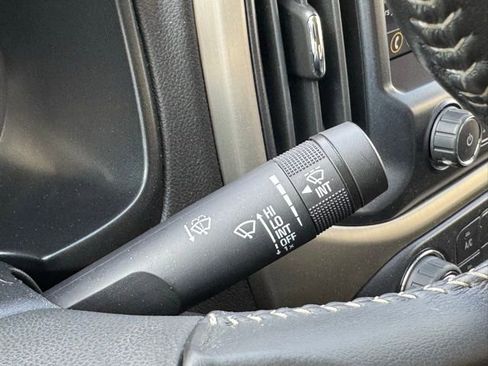 Used 2022 GMC Canyon Denali image 29