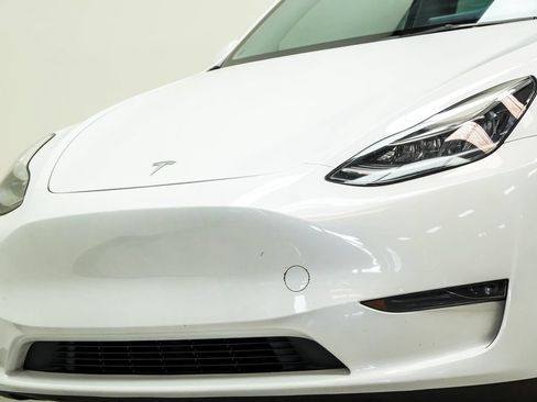 Used 2023 Tesla Model Y Long Range AWD/4WD image 2