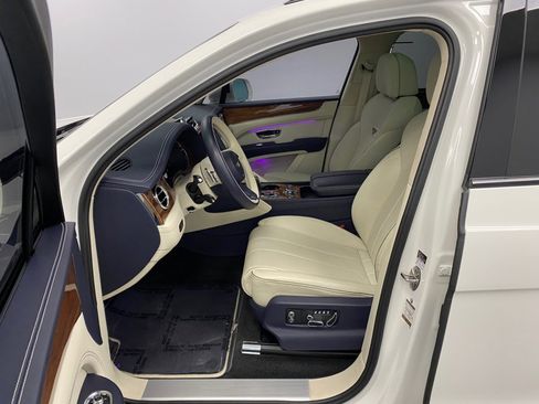 Used 2024 Bentley Bentayga image 20
