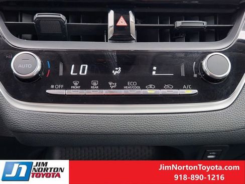 Used 2025 Toyota Corolla LE FWD image 21