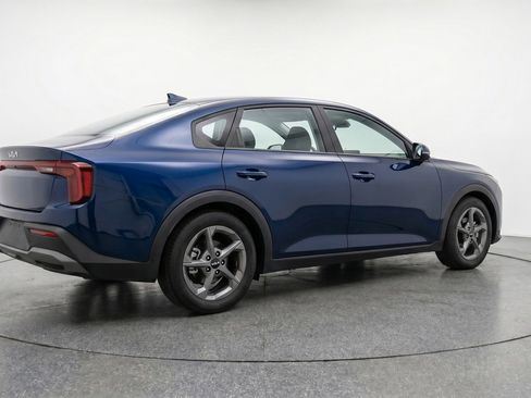 Used 2025 Kia K4 LXS FWD image 9