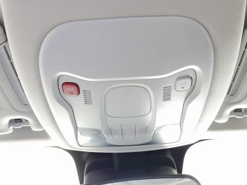 Used 2023 Jeep Renegade Latitude image 30