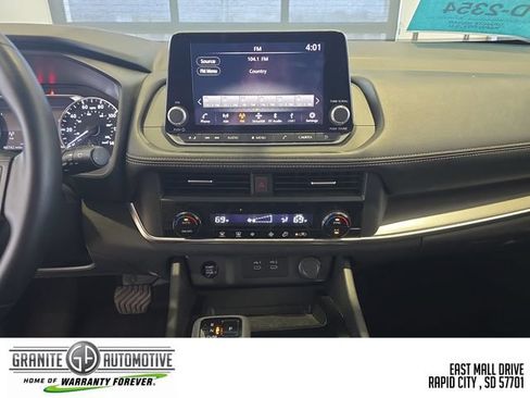 Used 2025 Nissan Rogue SV AWD/4WD image 18