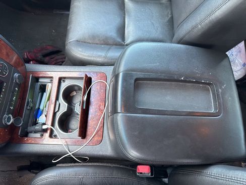 Used 2013 Chevrolet Avalanche LTZ AWD/4WD image 16