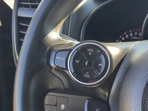 Used 2016 Kia Soul Base image 25