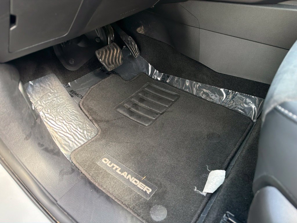 Used 2025 Mitsubishi Outlander SE AWD/4WD image 42