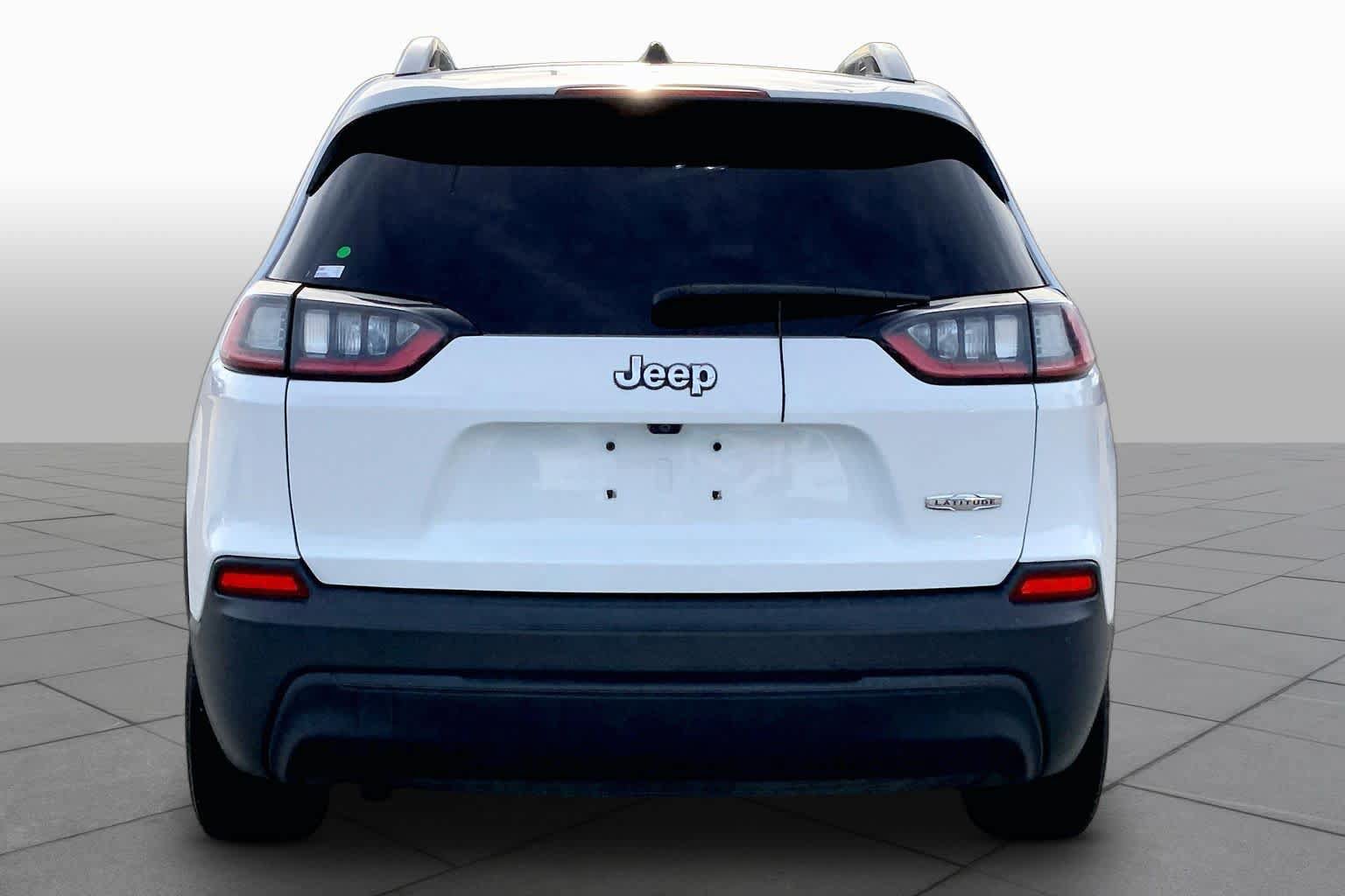 Used 2019 Jeep Cherokee Latitude w/ Cold Weather Group FWD image 5