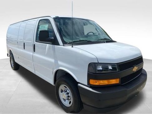 New 2026 Chevrolet Express 3500 Extended RWD image 3