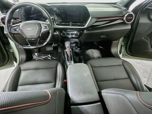 Used 2024 Chevrolet Trax RS w/ Sunroof Package FWD image 16