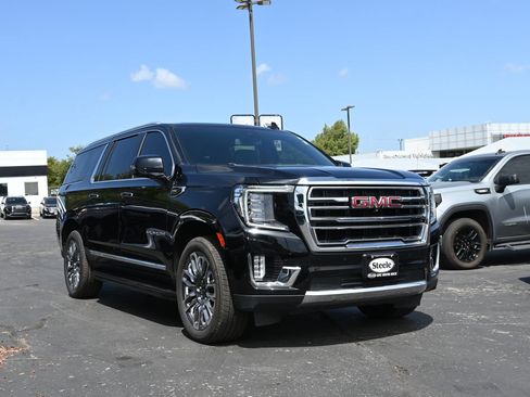 Used 2024 GMC Yukon XL SLT w/ SLT Luxury Package AWD/4WD image 3