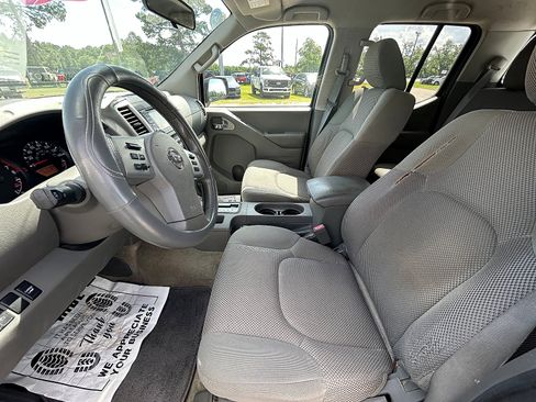 Used 2016 Nissan Frontier SV RWD image 5