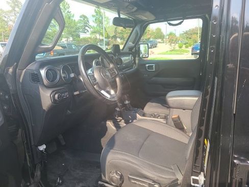Used 2020 Jeep Gladiator Overland w/ Safety Group AWD/4WD image 3