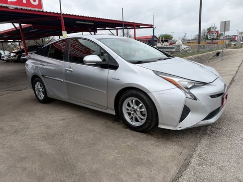 Used 2018 Toyota Prius Two w/ Prius Two Safety Plus Package image 14