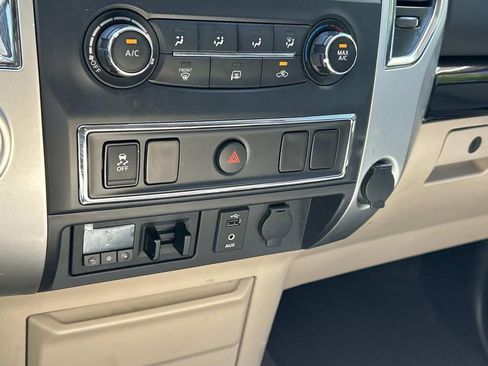 Used 2017 Nissan Titan SV RWD image 31
