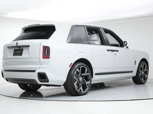 Used 2026 Rolls-Royce Cullinan Black Badge image 5