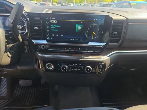 Used 2024 Chevrolet Silverado 1500 LT AWD/4WD image 19