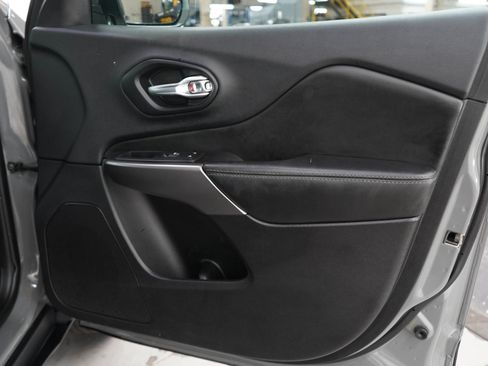 Used 2020 Jeep Cherokee Limited AWD/4WD image 9