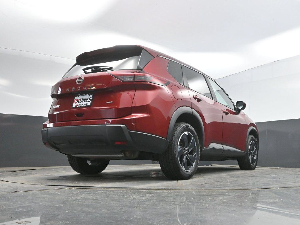 Used 2025 Nissan Rogue SV AWD/4WD image 34