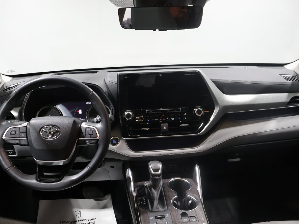 Used 2022 Toyota Highlander Platinum AWD/4WD image 16