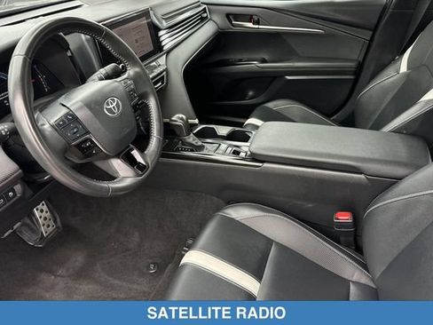 Used 2025 Toyota Camry SE FWD image 11