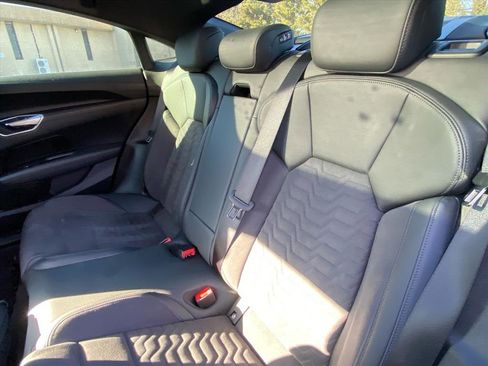 Used 2022 Audi e-tron GT Premium Plus image 17