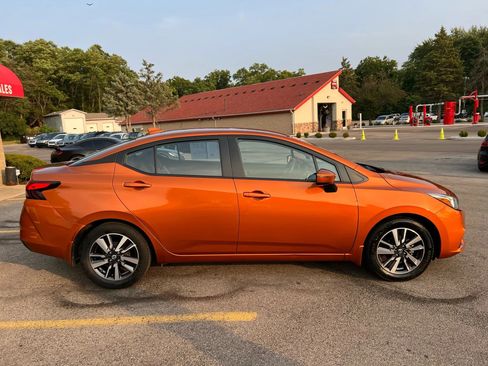 Used 2021 Nissan Versa SV image 4