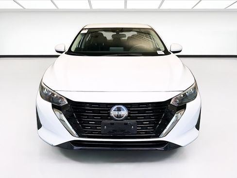 Used 2024 Nissan Sentra SV FWD image 2