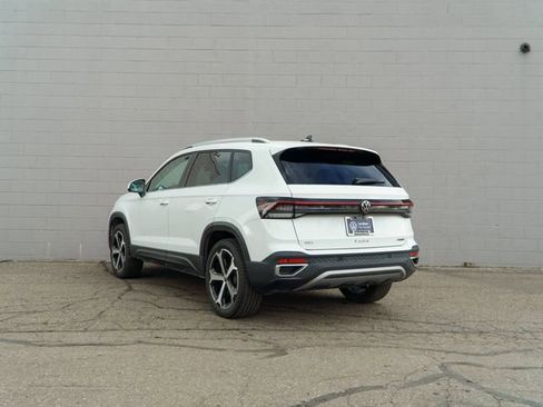 Used 2025 Volkswagen Taos SEL AWD/4WD image 3