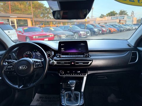 Used 2021 Kia Seltos SX image 23
