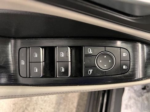 Used 2023 Nissan Rogue SL w/ SL Premium Package image 16