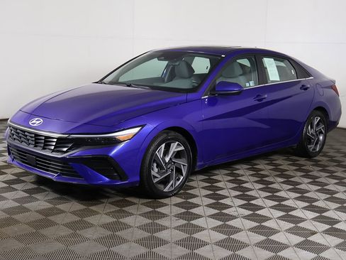 Used 2024 Hyundai Elantra SEL w/ Convenience Package FWD image 9