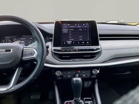 Used 2022 Jeep Compass Latitude w/ Sun and Sound Group image 9