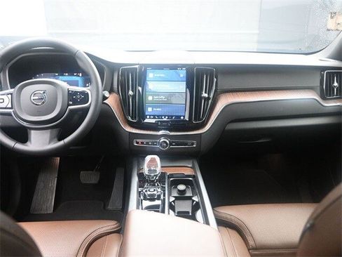 Used 2023 Volvo XC60 B5 Ultimate w/ Protection Package Premier FWD image 9