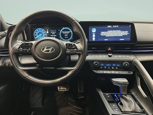 Used 2025 Hyundai Elantra SEL FWD image 21